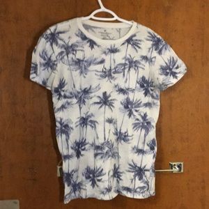 American Eagle tshirt